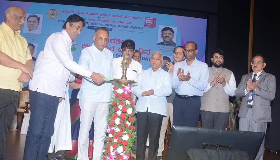 <div class="paragraphs"><p>ಬೆಳಗಾವಿಯಲ್ಲಿ ಶನಿವಾರ ಹಮ್ಮಿಕೊಂಡಿದ್ದ ಭಾರತೀಯ ಅಂಗಾಂಗ ದಾನ ದಿನ ಕಾರ್ಯಕ್ರಮವನ್ನು ಸಚಿವ ದಿನೇಶ್‌ ಗುಂಡೂರಾವ್‌ ಉದ್ಘಾಟಿಸಿದರು. ಶಾಸಕರಾದ ಆಸೀಫ್‌ ಸೇಠ್‌, ಬಾಬಾಸಾಹೇಬ ಪಾಟೀಲ&nbsp;ಹಾಜರಿದ್ದರು</p><p></p></div>